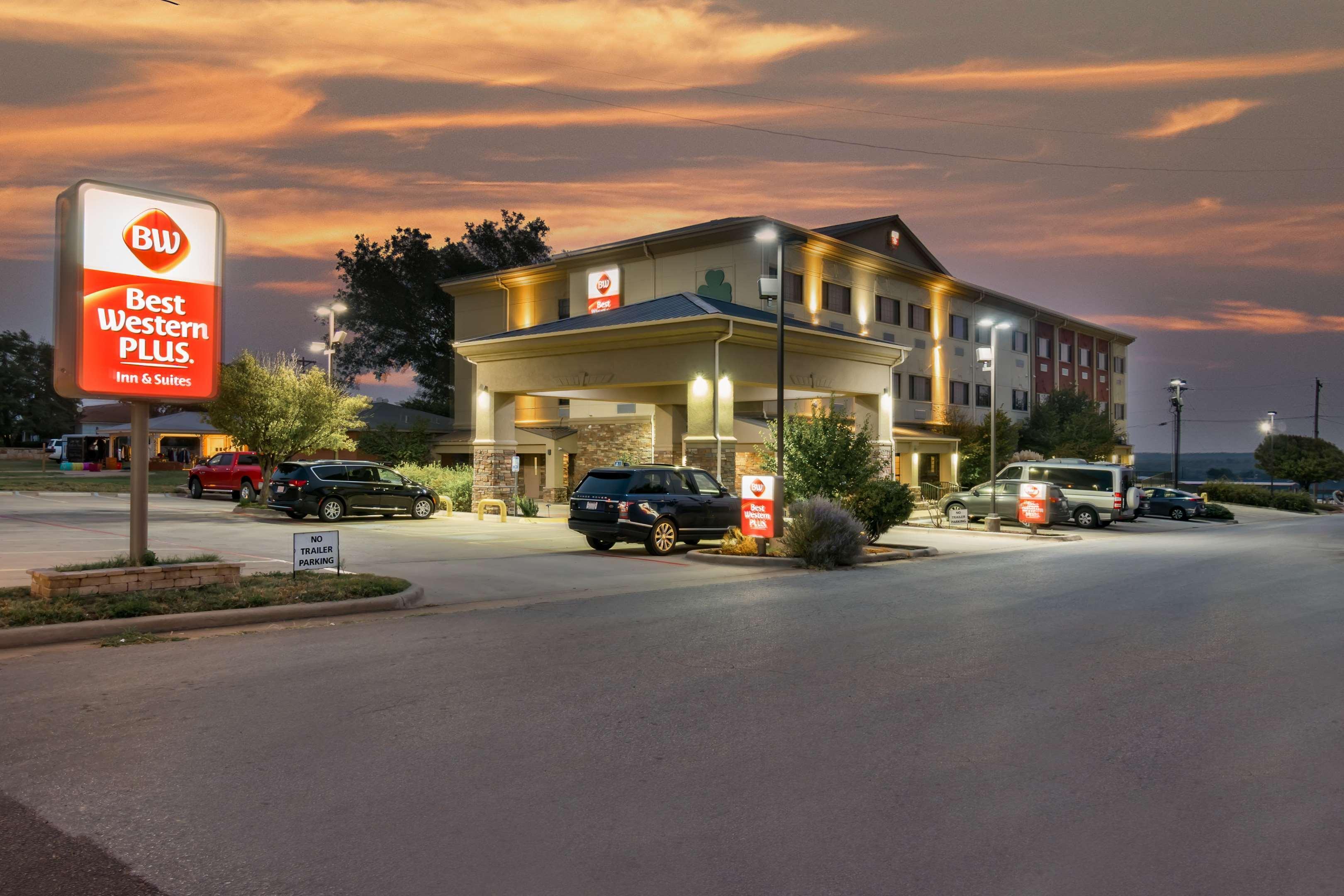 Best Western Plus Shamrock Inn & Suites Exterior photo